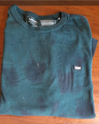 T-shirt vans