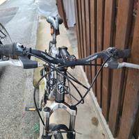 bicicletta mountain bike