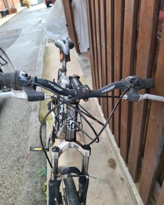 bicicletta mountain bike