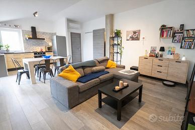 Casa semindipendente ristrutturata con magazzino