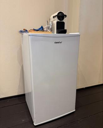 Frigorifero COMFEE 93L bianco – compatto da uffici
