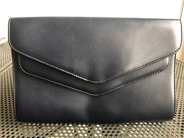 Pochette blu in pelle