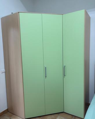 Armadio con ante scorrevoli