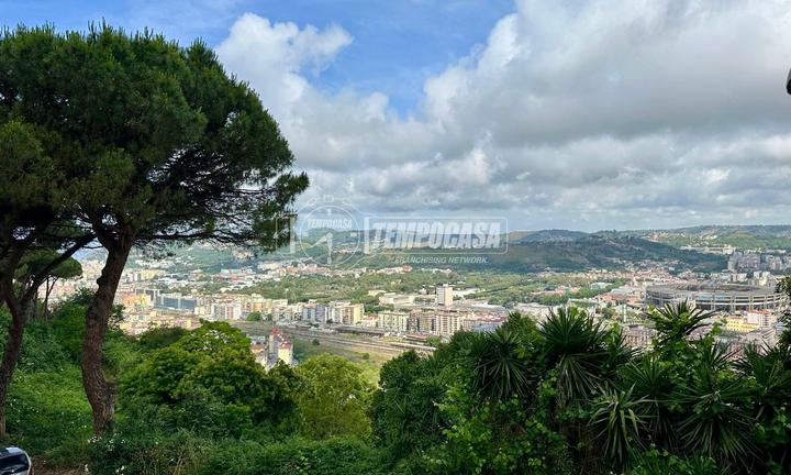 Via De Bonis- Quadrilocale con posto Auto