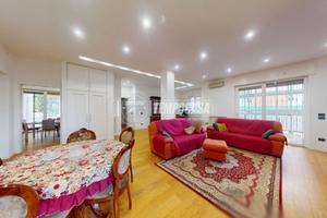 APPARTAMENTO RISTRUTTURATO CON BOX IN ZONA ARIOSTO