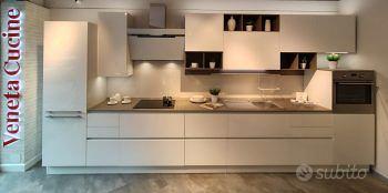 Veneta Cucine compresa di elettrodomestici.