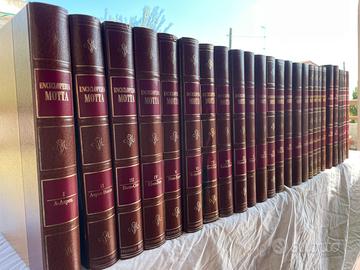 Enciclopedia Motta 1977 14 volumi + 39 appendici.