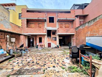 Palazzo di 5 unità abitative al grezzo Quartu S.E