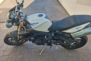triumph strretriple 
