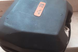 bauletto per scooter con  piastra universale