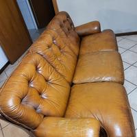 Divano in pelle 3 posti messo bene