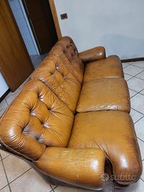 Divano in pelle 3 posti messo bene