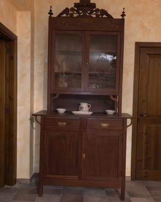 Credenza vetrina d’epoca in legno