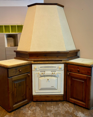 Cucina ad angolo in legno massello