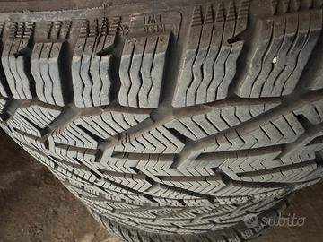 4 pneumatici 235/60/18 107V