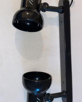 lampada da parete nera a due faretti