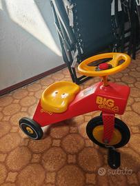 triciclo con rotelle