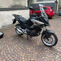 Moto HONDA NC750 travel edition Dct