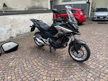 Moto HONDA NC750 travel edition Dct