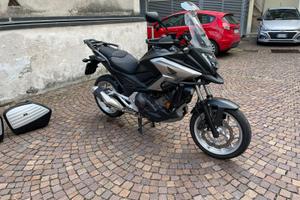 Moto HONDA NC750 travel edition Dct