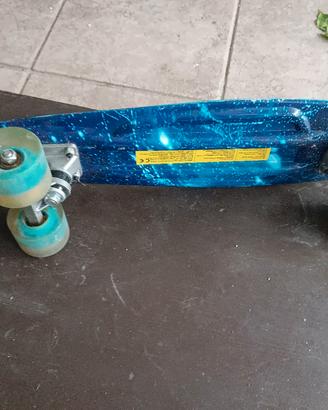 Skateboard con ruote luninose