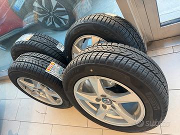 Cerchi in lega Volvo da 16+4 gomme invernali nuove