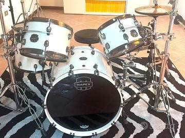 Batteria con piatti e pedali Mapex