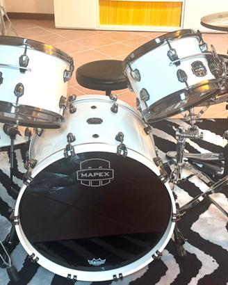 Batteria con piatti e pedali Mapex