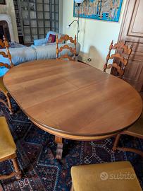 Tavolo rotondo allungabile con sedie