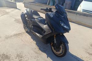 Tmax 560 anno 2023