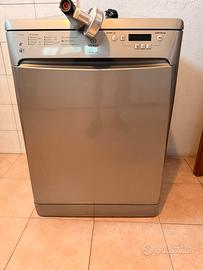 Lavastoviglie Indesit Modello DFP 5841 NX IT