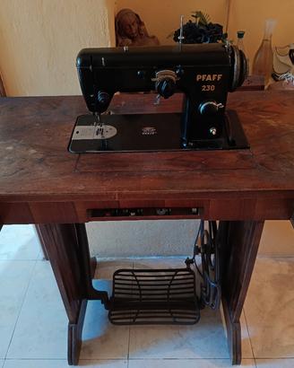 macchina da cucire,e televisione in legno 