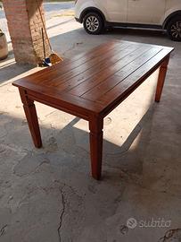 Tavolo in massello di acacia