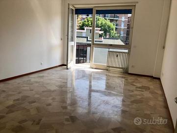 2 LOCALI A MONZA