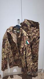 Uniforme militare mimetica