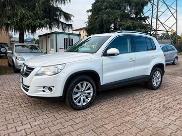 Volkswagen Tiguan 2.0 TDI DPF 4MOTION DSG Sport & 