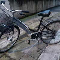 bici da 28 con cambio e cestino 