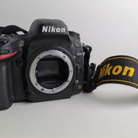 Corredo fotocamere Nikon con obiettivi