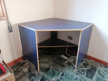 scrivania angolare salvaspazio - Arredamento e Casalinghi In vendita a  Padova