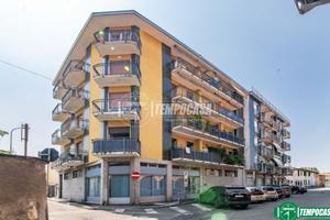 AMPIO TRILOCALE IN CENTRO ALL'ULTIMO PIANO CON CUC