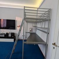 Letto a castello con scrivania sotto