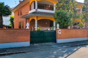 Villa Bifamiliare a Castelnuovo Rangone 6 locali