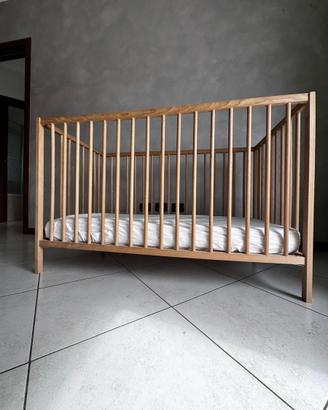 Lettino  in legno con materasso