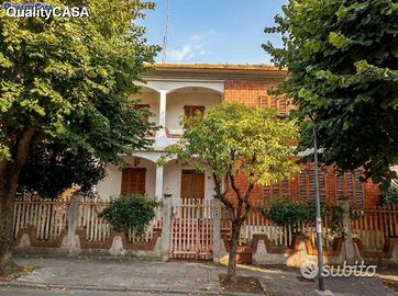 Villa singola su due livelli a montemarciano