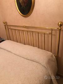 letto matrimoniale  100 euro culla 50 euro tavolo 