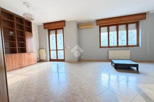4 LOCALI A REGGIO DI CALABRIA