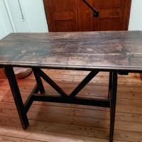 Tavolo antico a capretta.