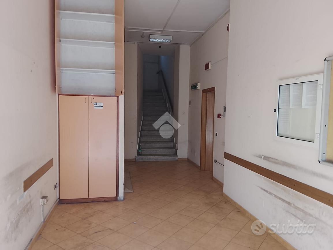 NEGOZIO A SAN GIORGIO A CREMANO - Vista 4