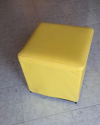 Pouf Ikea con portaoggetti
