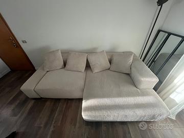 Divano con penisola modulabile